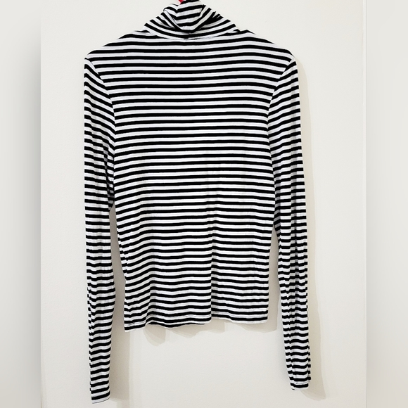 Black and White Striped Jersey Knit Turtleneck Top size M - Picture 6 of 10